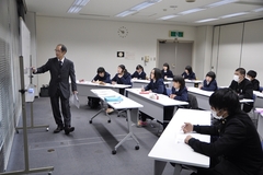 削蹄競技の様子