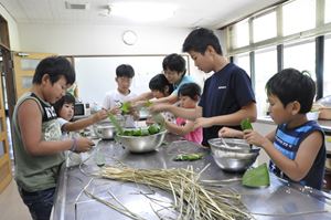 笹巻づくりの様子