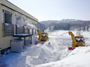 貯雪作業